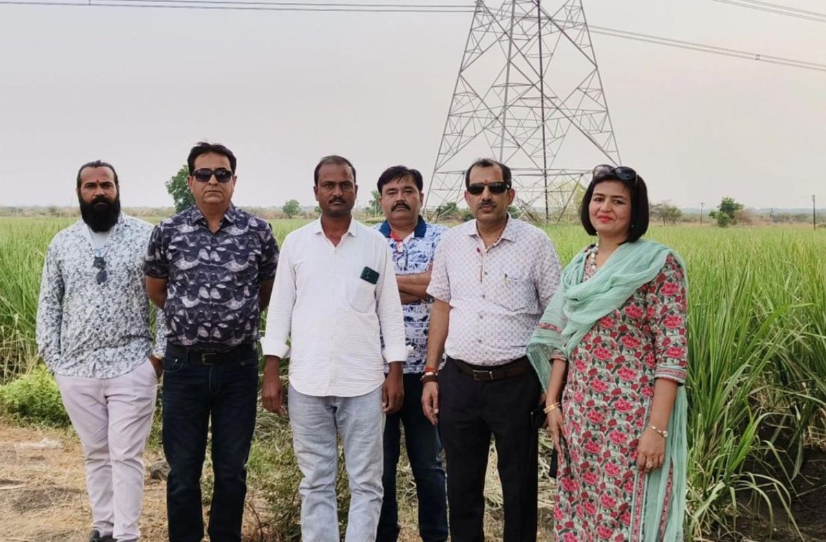Vani with the team on a field visit to a sugarcane farm