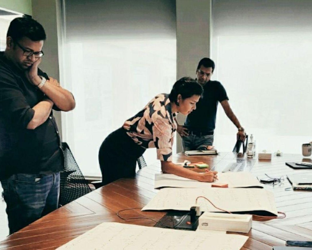 Flipcharts, sticky notes and the whole brief on the table